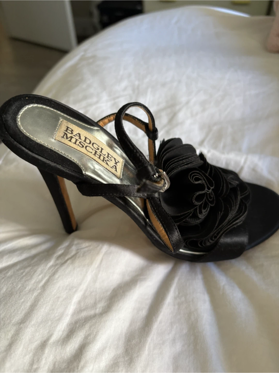 Badgley Mischka Black Satin Heels Size 6M - photo 3