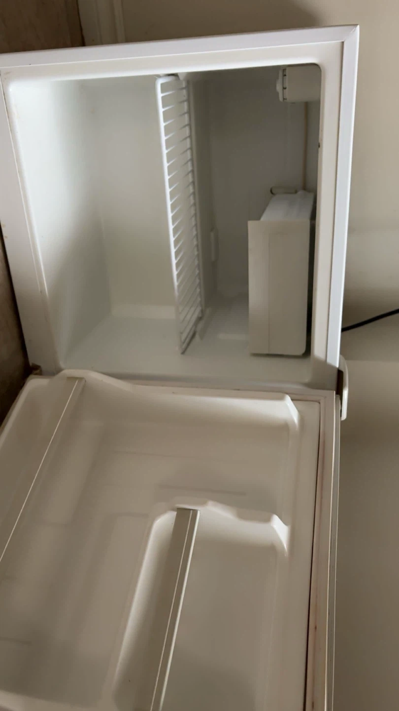 Haier Compact Bar Fridge - photo 2