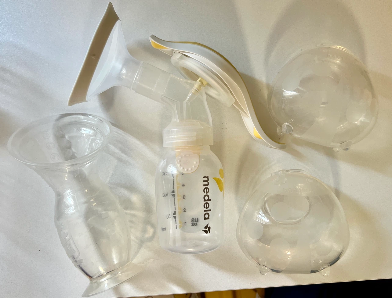 Medela manual breastpump and haakaa milk collector