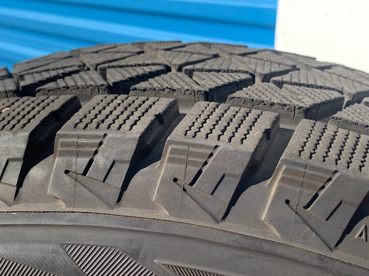 Bridgestone Blizzak DM-V2 Winter Tires - photo 4