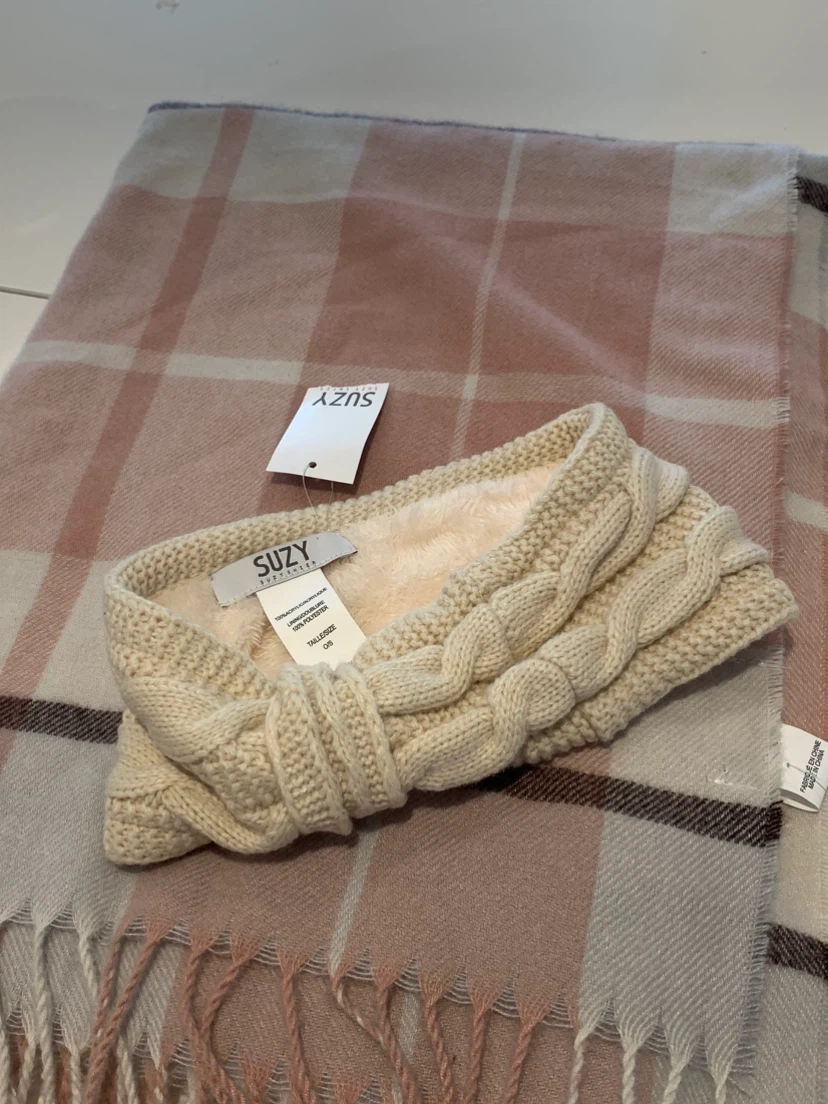 🩷 New Suzy Shier Scarf and Headband Set 🩷 Price Firm! - photo 3