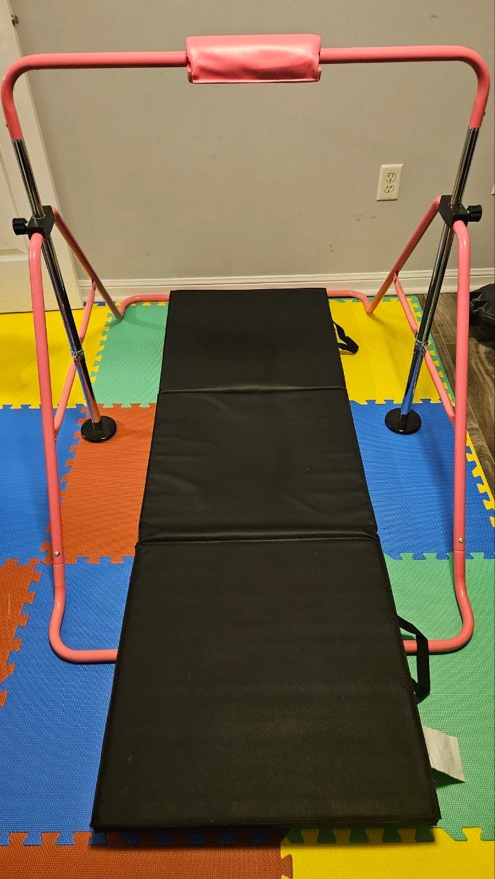 Kids Adjustable Gymnastics Bar with Folding Mat