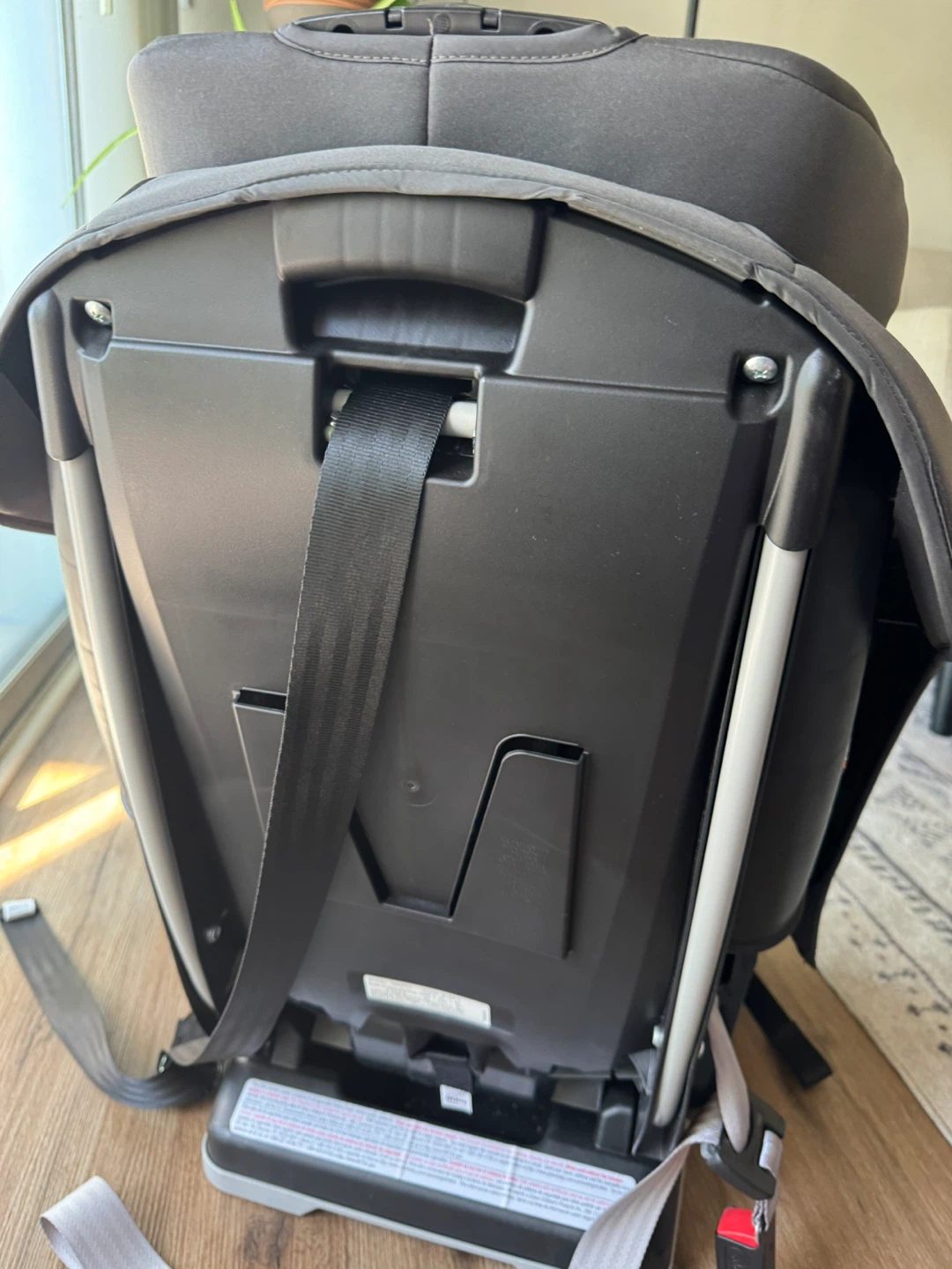 Graco SlimFit 3in1 Convertible Car Seat(2024) like new condition - photo 2