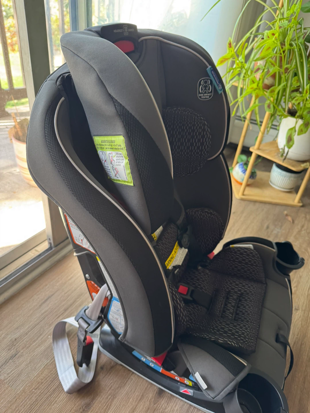 Graco SlimFit 3in1 Convertible Car Seat(2024) like new condition - photo 3