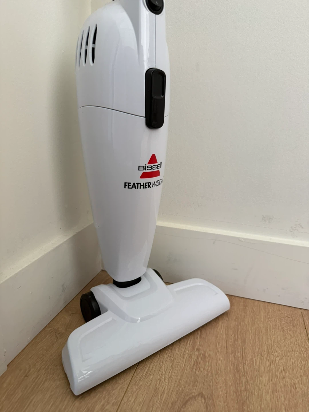 Bissell FeatherWeight Stick Vacuum - photo 2