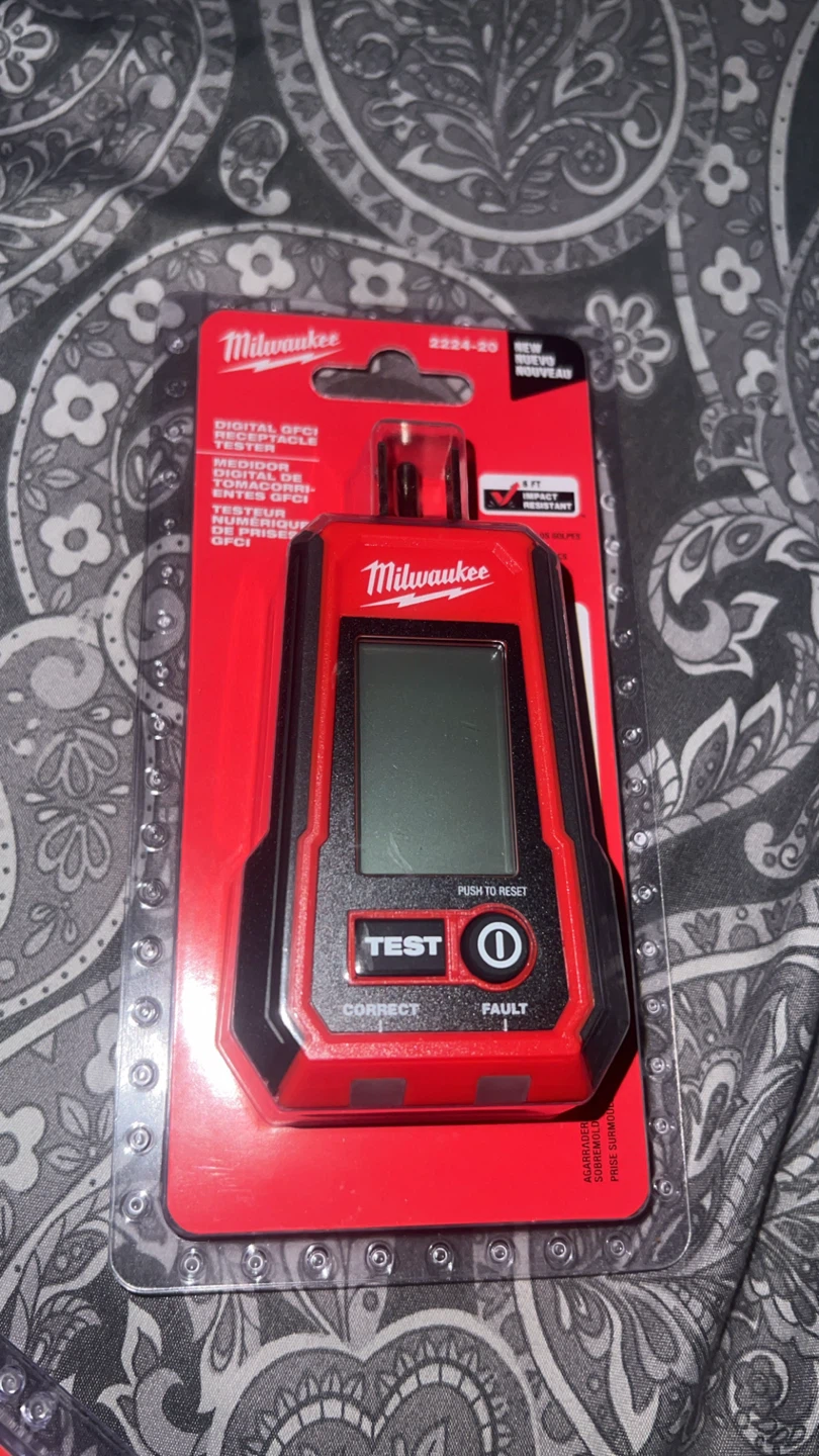 Milwaukee 2224-20 Digital GFCI Receptacle Tester