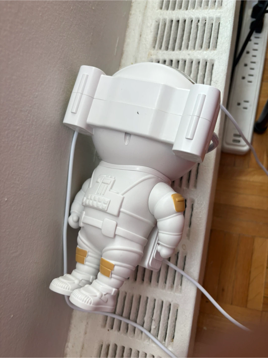 Astronaut Galaxy Star Projector Lamp - photo 3