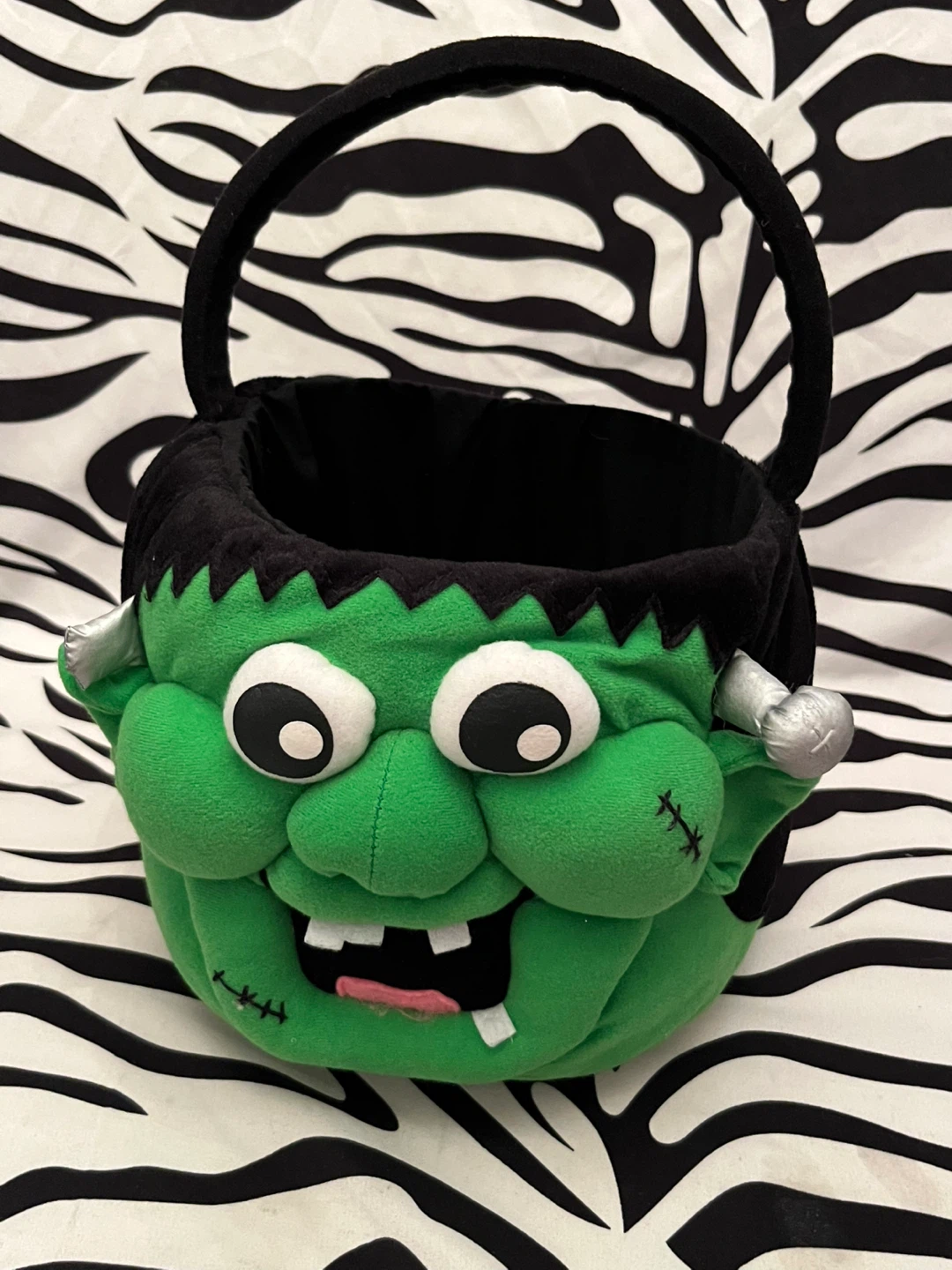 🎃 Frankenstein Halloween trick-or-treat candy bucket 🎃