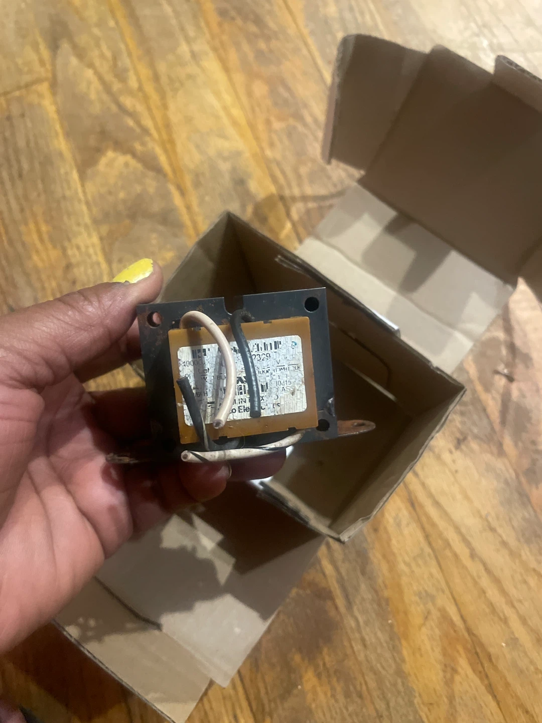Resideo AT40A 1121 Universal Transformer - photo 2