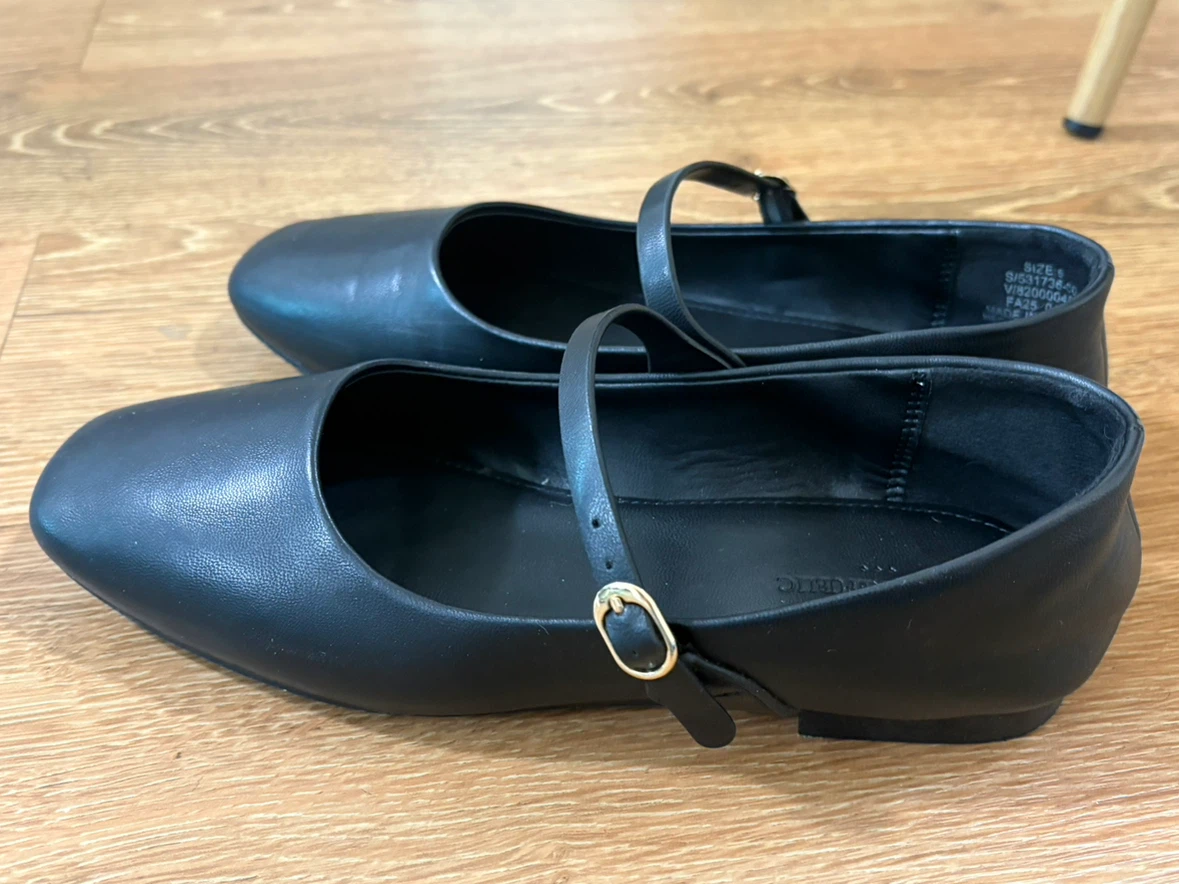 Banana Republic Maryjane Flats 🖤