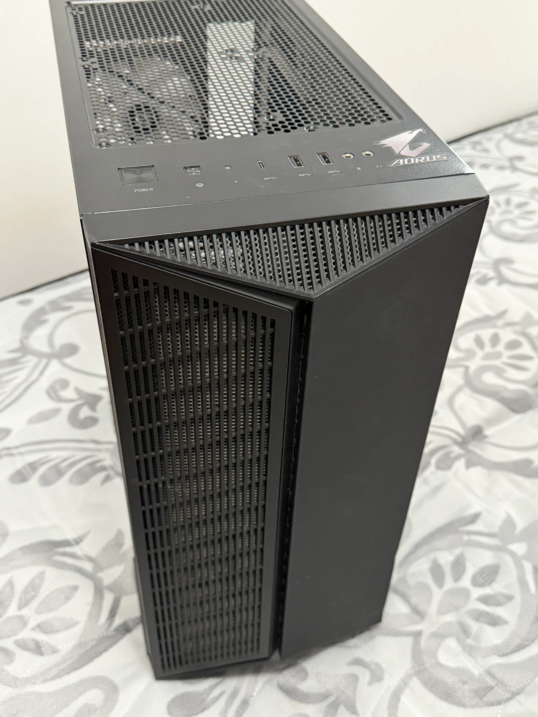 MSI MPG Gungnir 110M Mid tower case (Negotiable NEED GONE ASAP) - photo 2