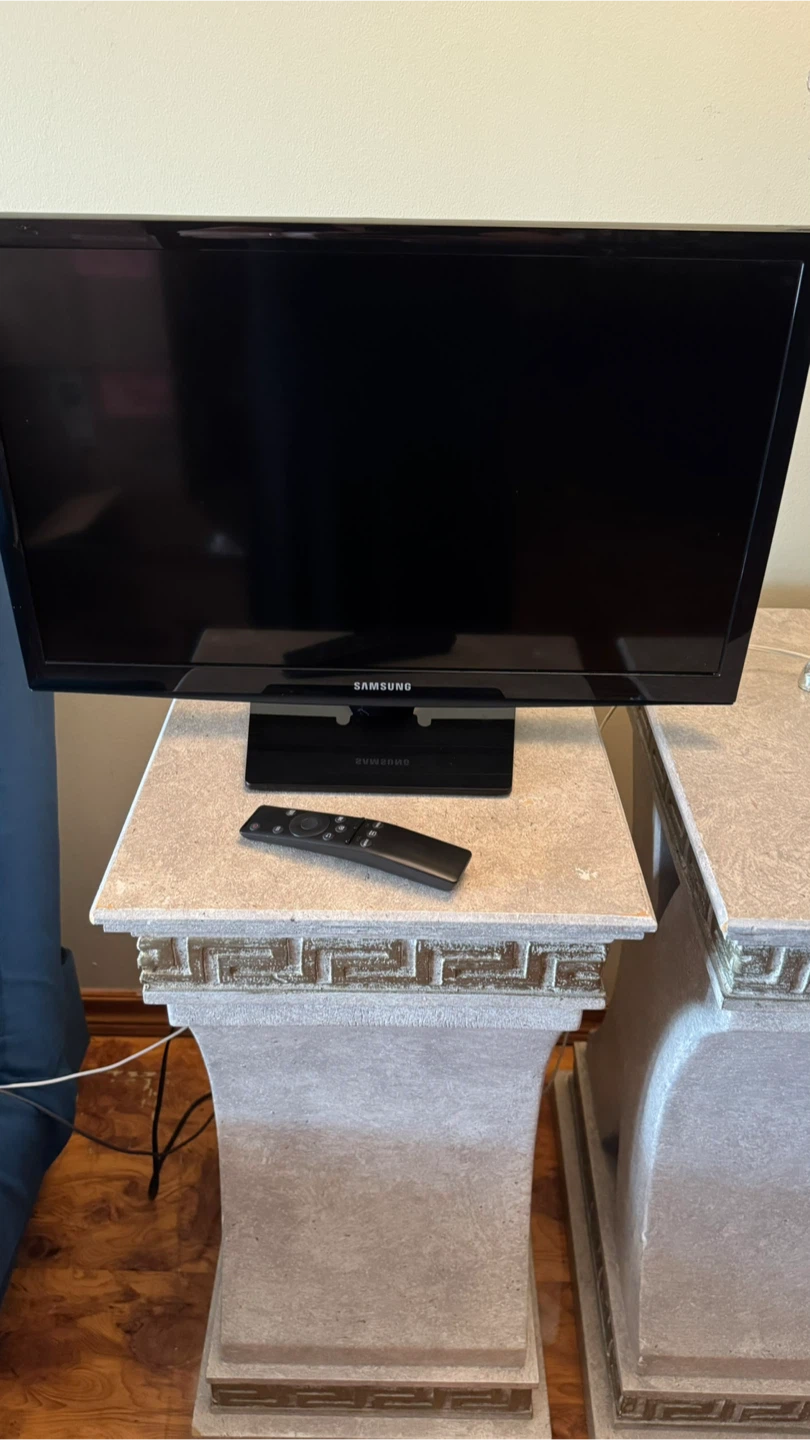 Samsung 24-inch Smart TV - photo 2