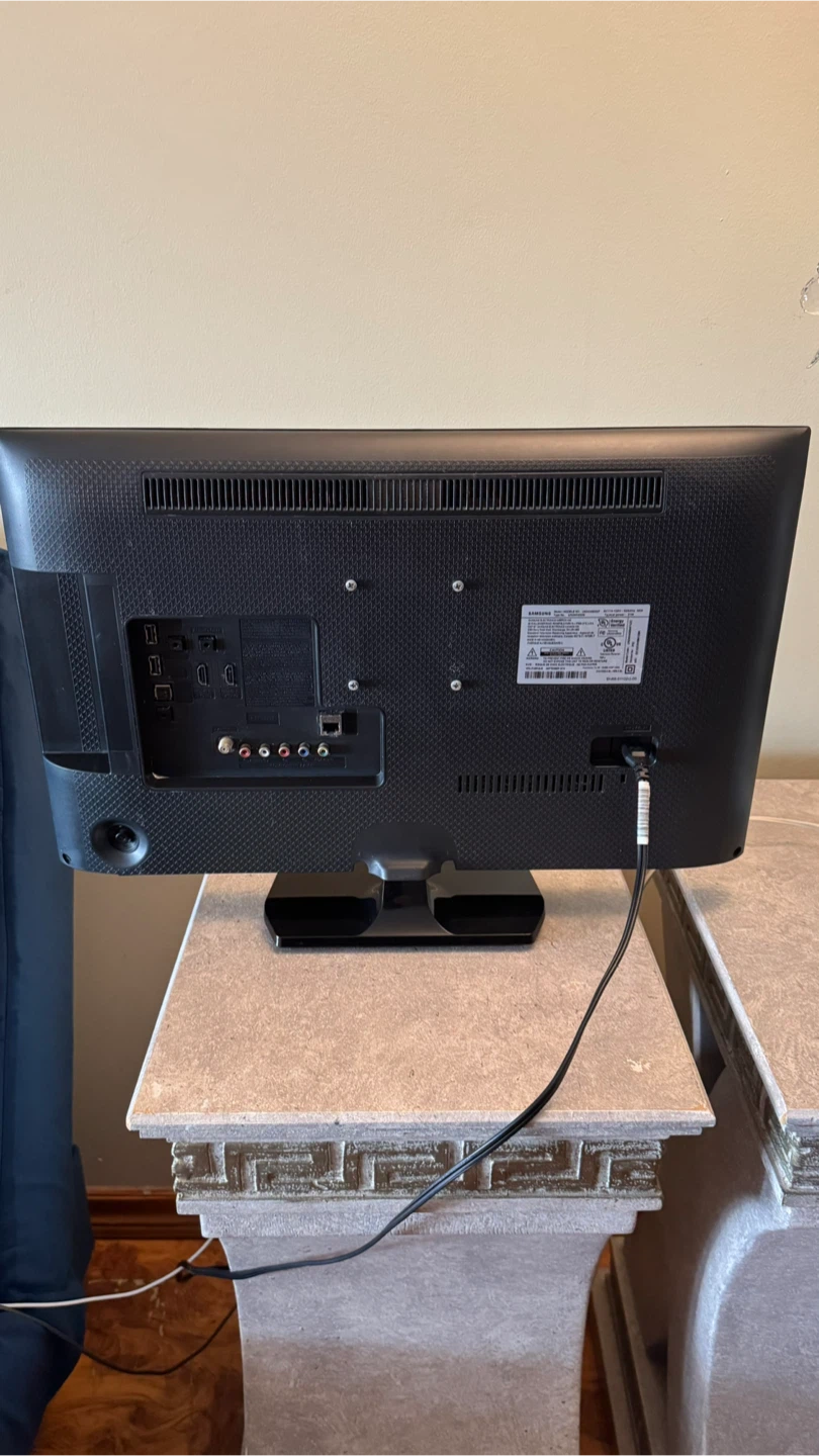 Samsung 24-inch Smart TV - photo 3