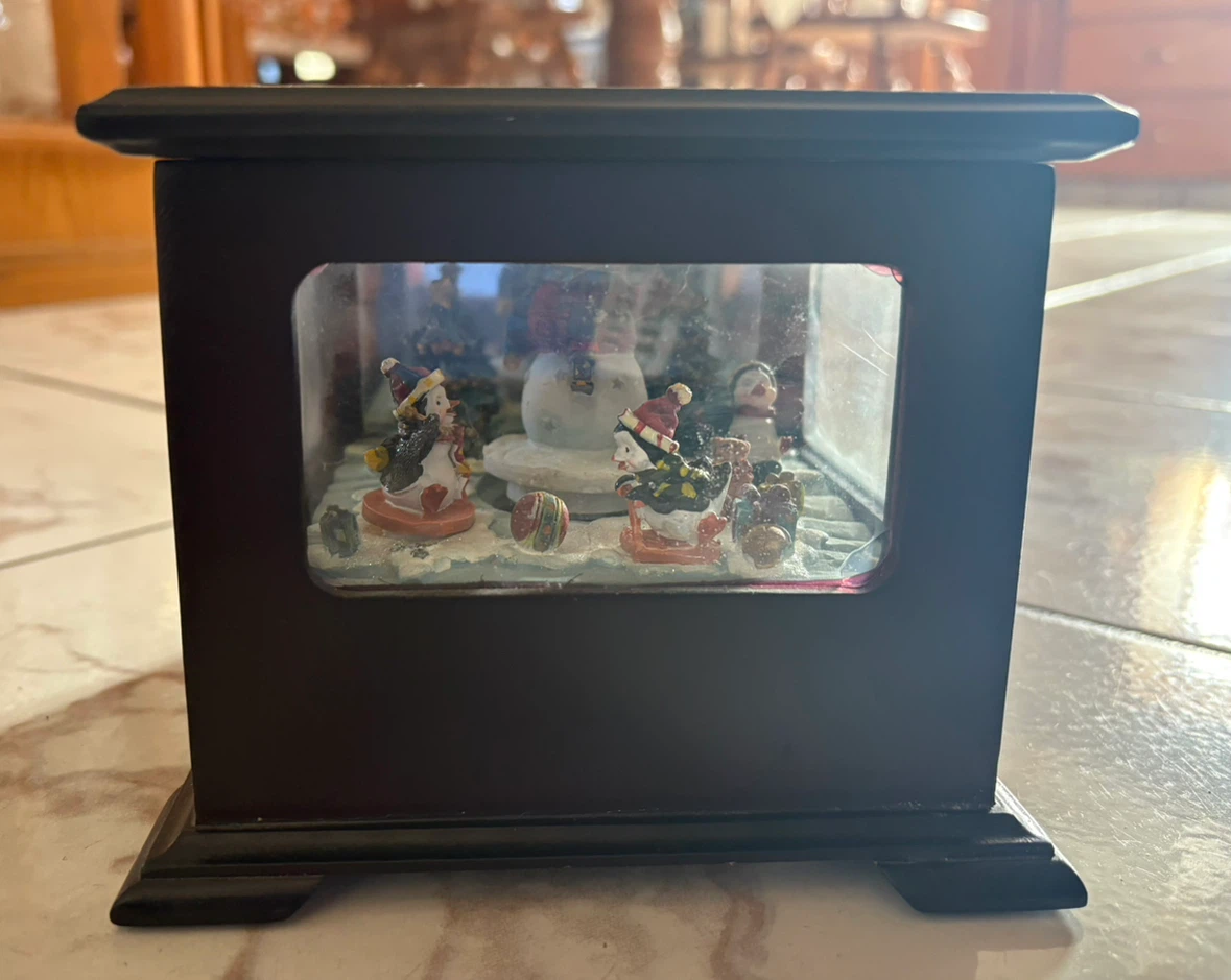Christmas Music Box with Snowman and Penguins - photo 4