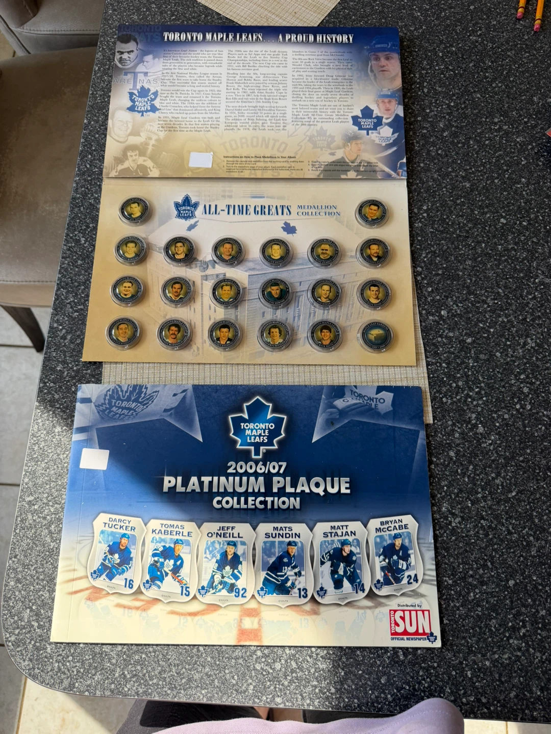 Toronto Maple Leafs Memorabilia Bundle - photo 3