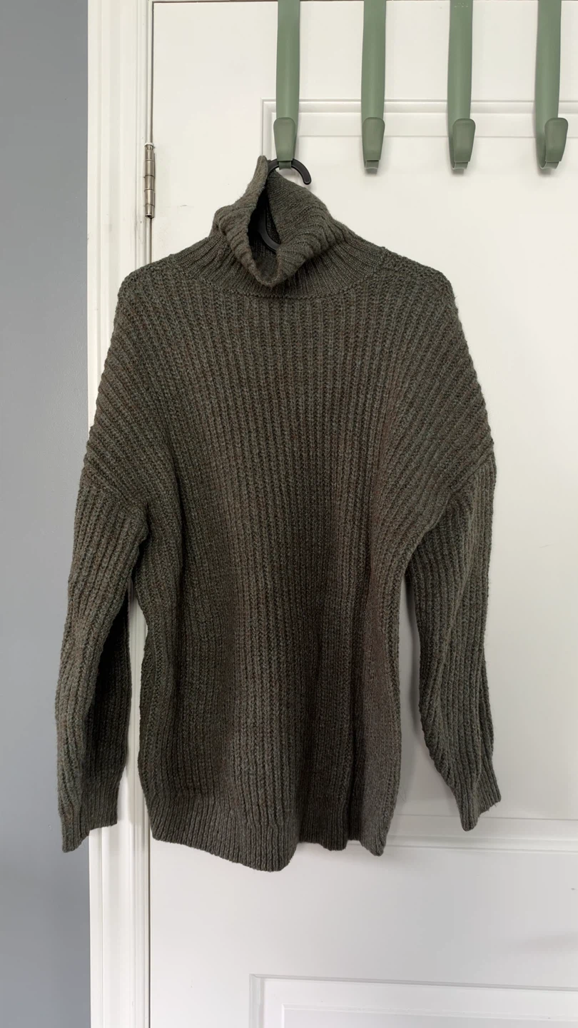 Old Navy Green Knit Turtleneck Sweater