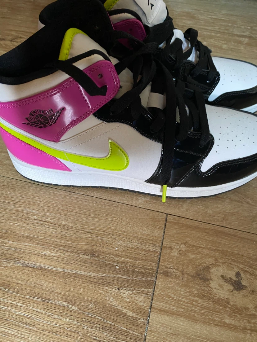 Air Jordan Mid Sneakers