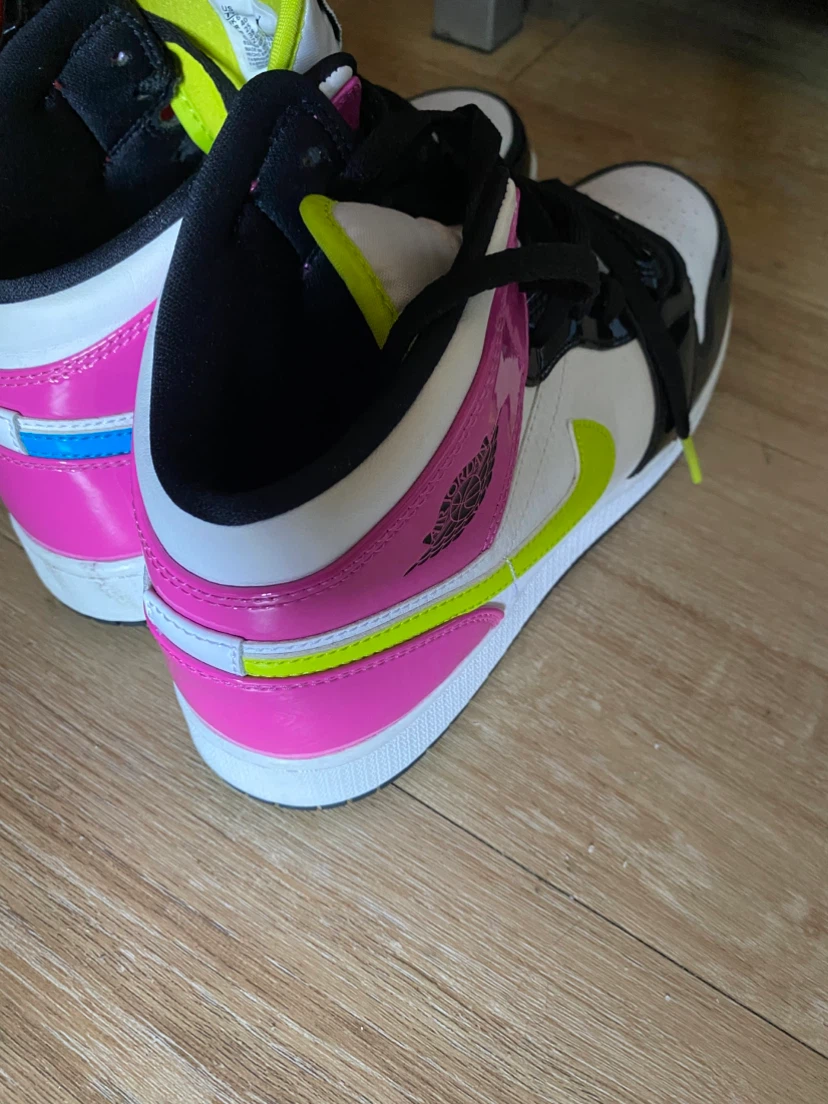 Air Jordan Mid Sneakers - photo 2