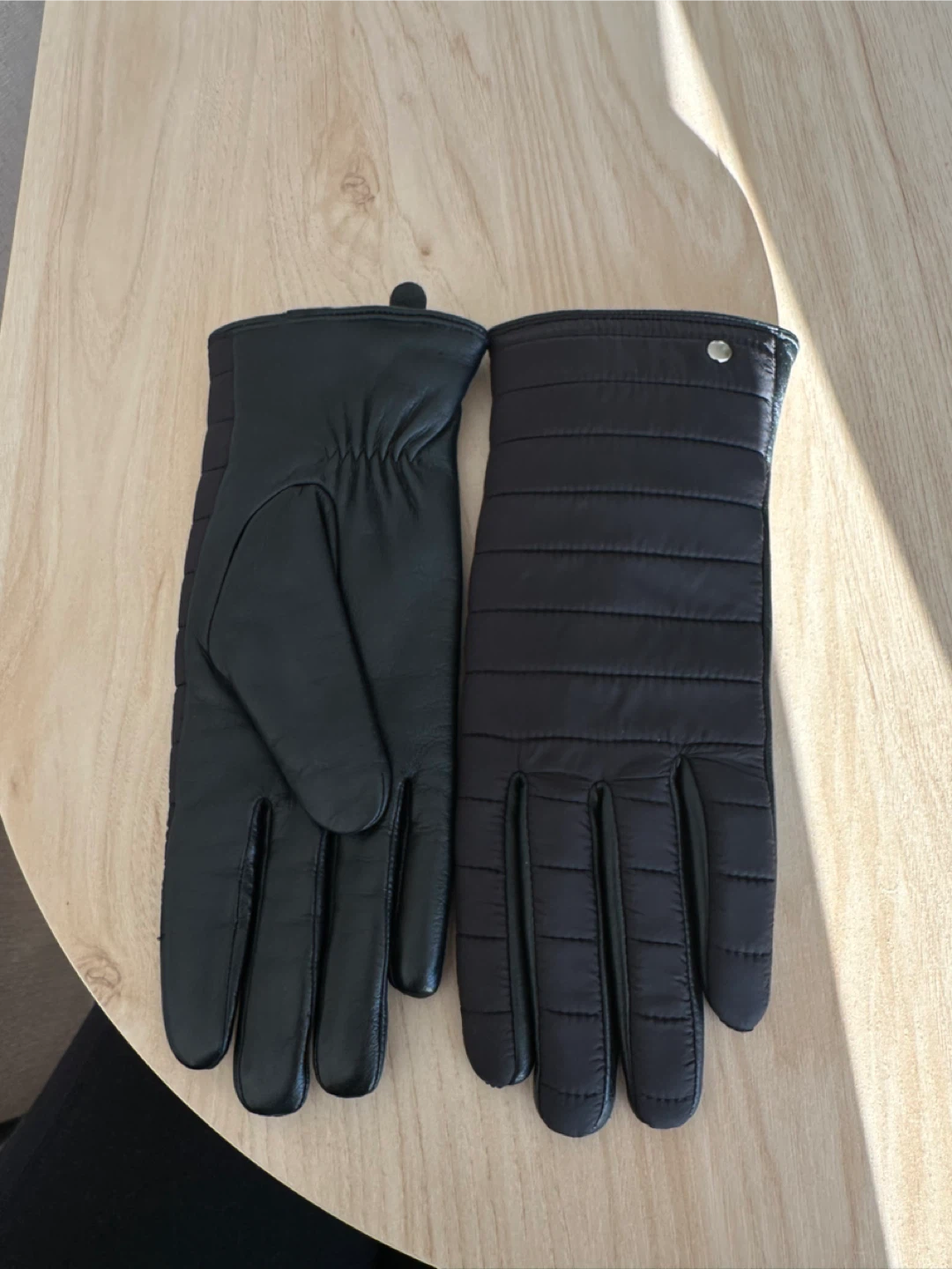 RW&CO Black Leather and Polyester Gloves