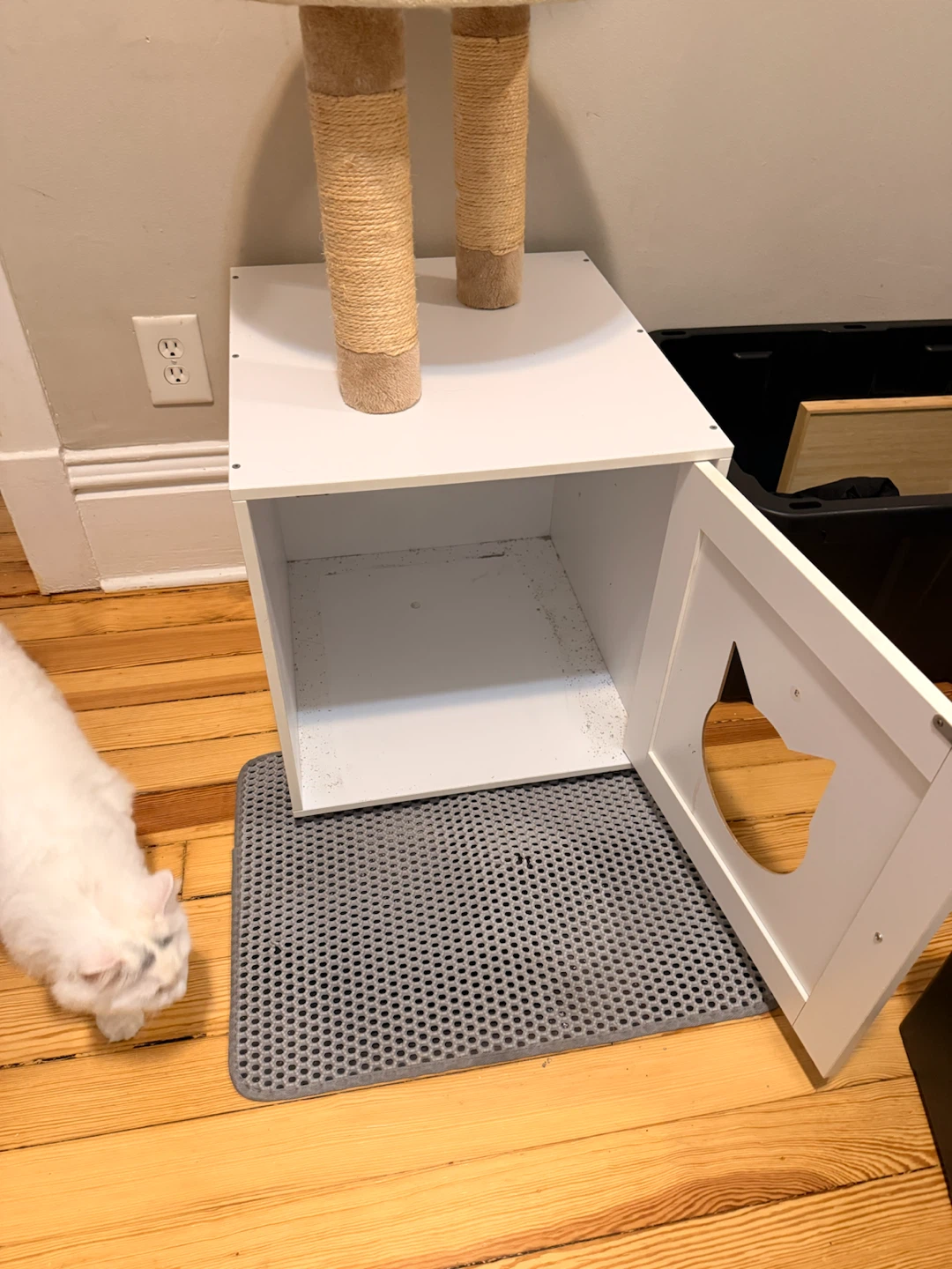 Cat Litter Box Enclosure and Scratching Post - photo 2