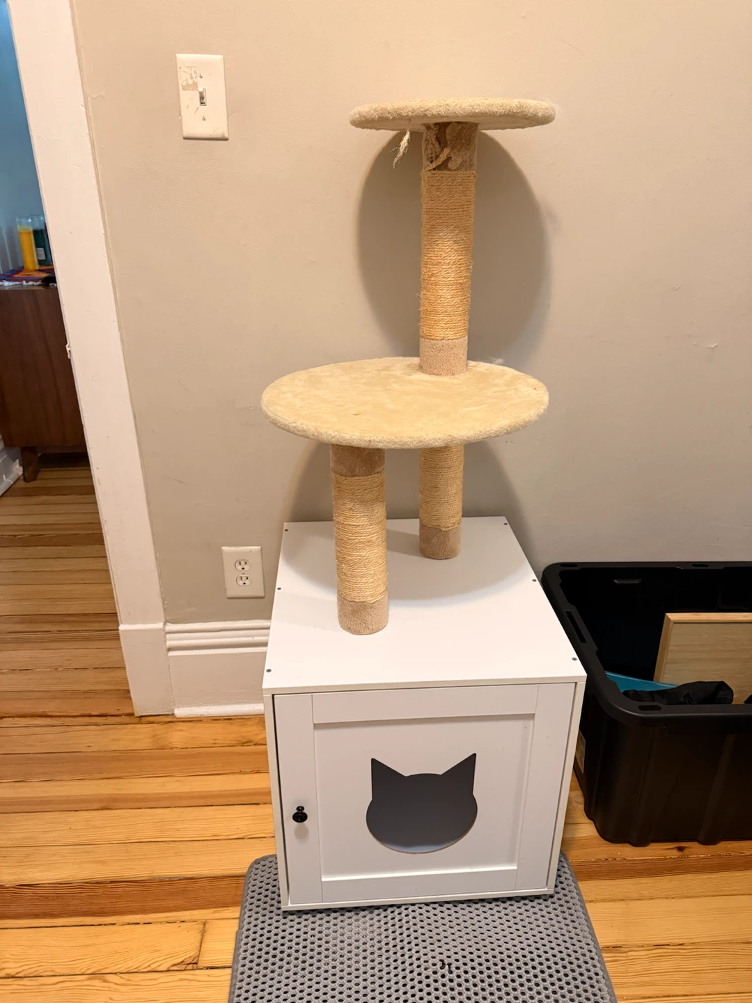 Cat Litter Box Enclosure and Scratching Post - photo 3