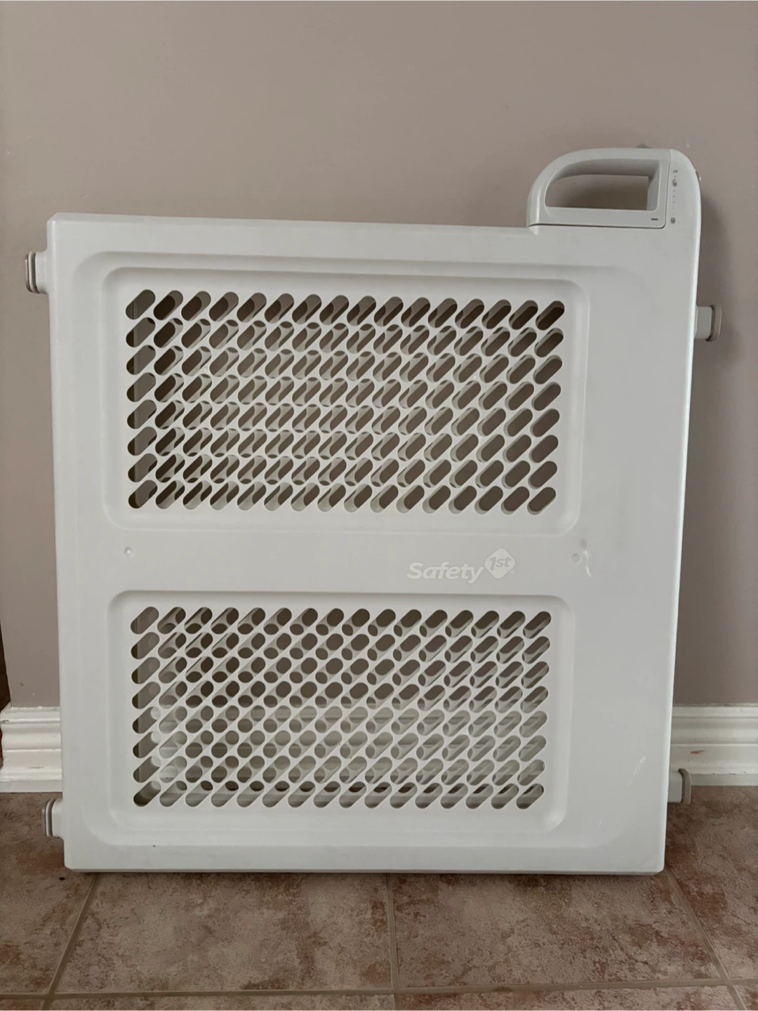 Safety 1st White Baby Gate