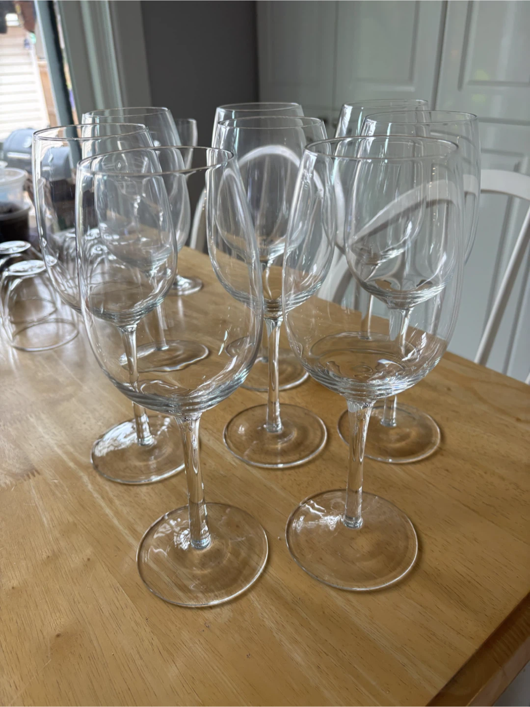 Stemmed red wine glasses (8)