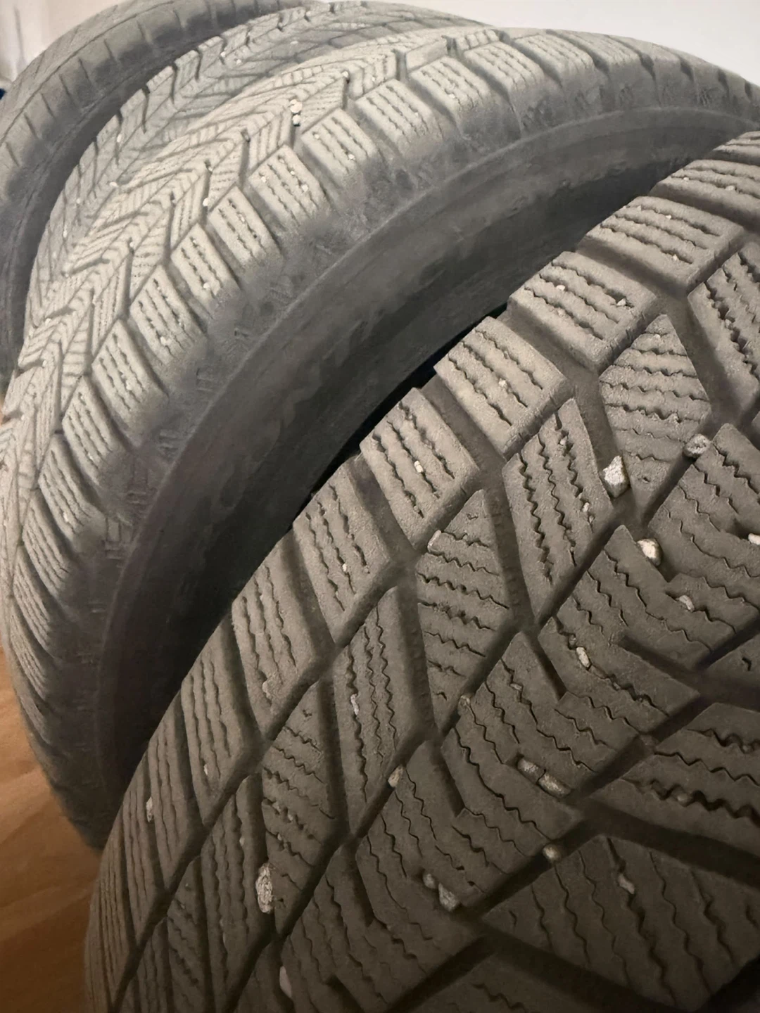 Set of 4 Continental Winter Tires 235/60 R18
