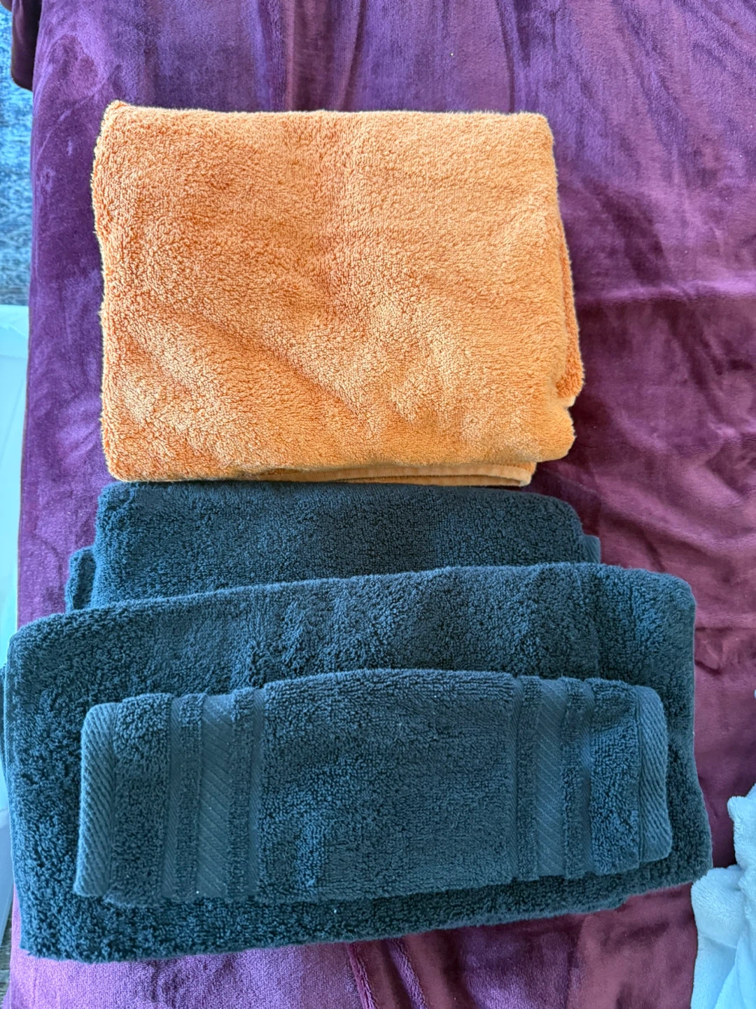 Black and orange towels - photo 2