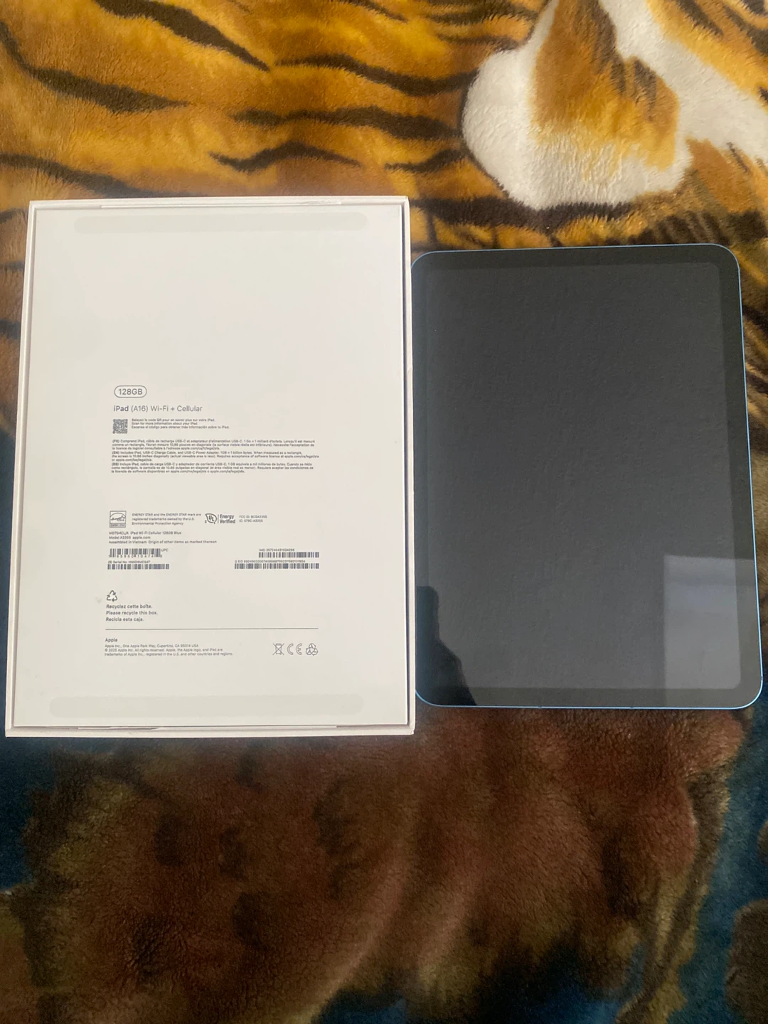 New open box Apple iPad 128GB Wi-Fi + Cellular Blue