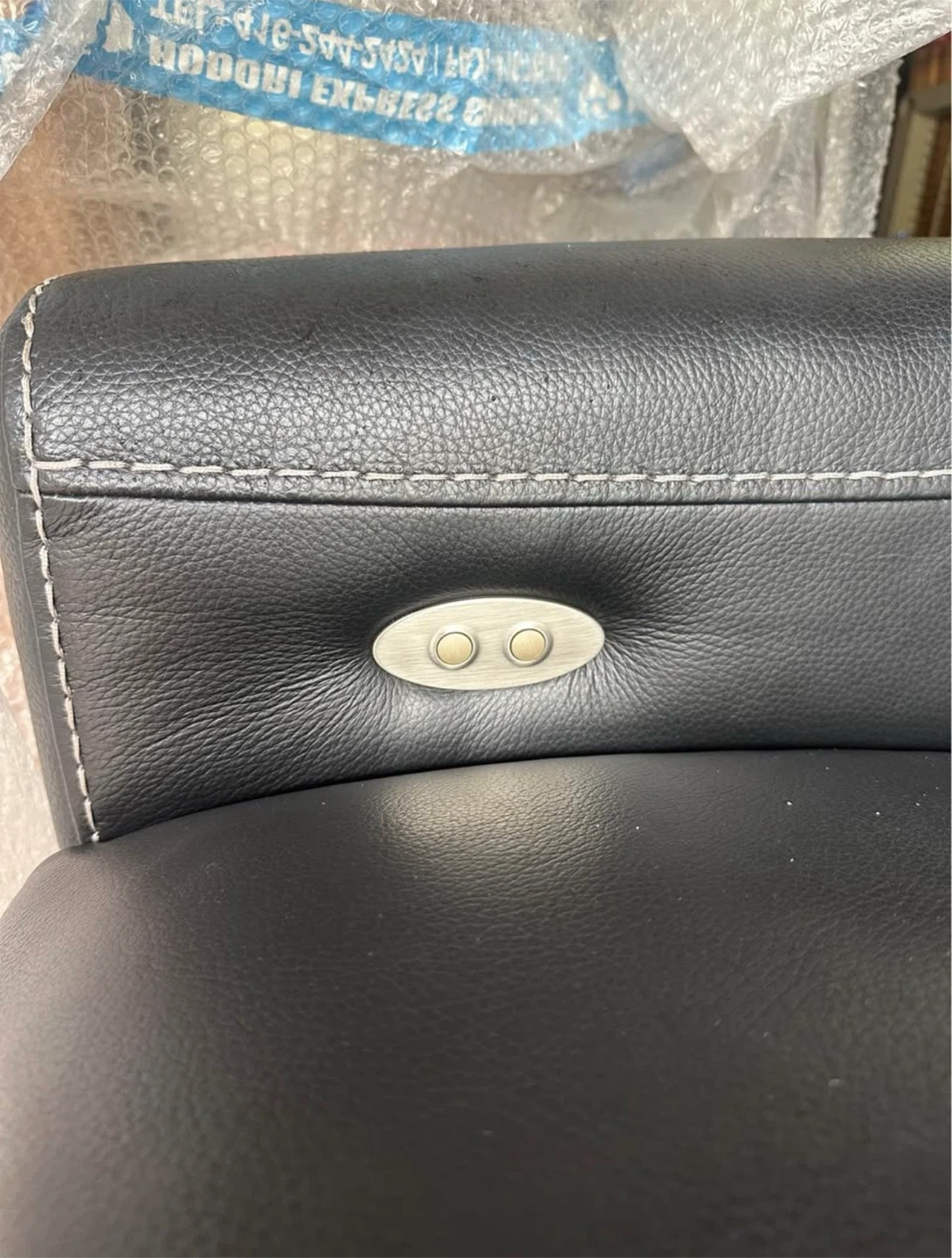 Black leather power reclining loveseat - photo 4
