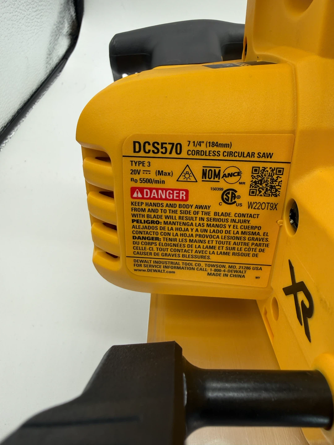 DEWALT 20V MAX XR 7-1/4in Cordless Brushless Circular Saw DCS570 - photo 4