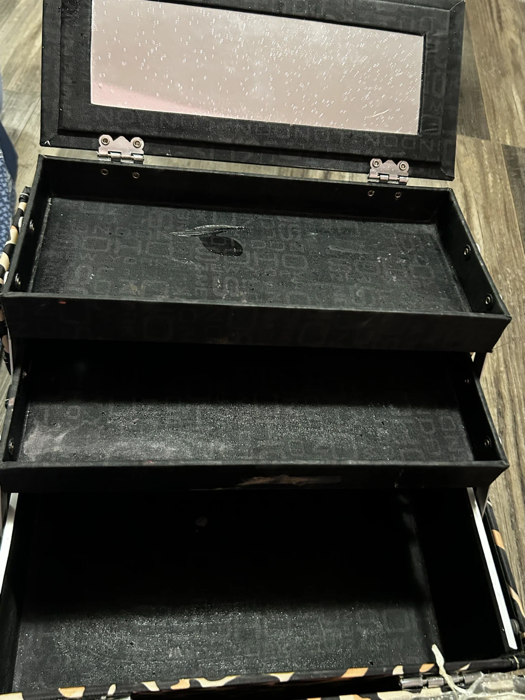 SOHO Leopard Makeup Box - photo 3