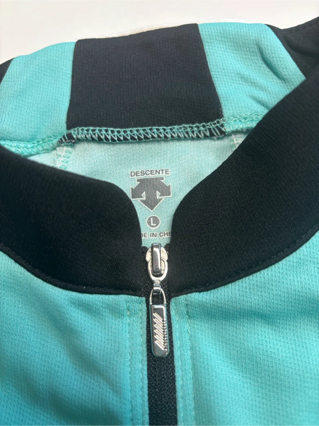 DESCENTE AQUA ZIP UP CYCLING JERSEY WIRH BLACK & WHITE PANELS - photo 4