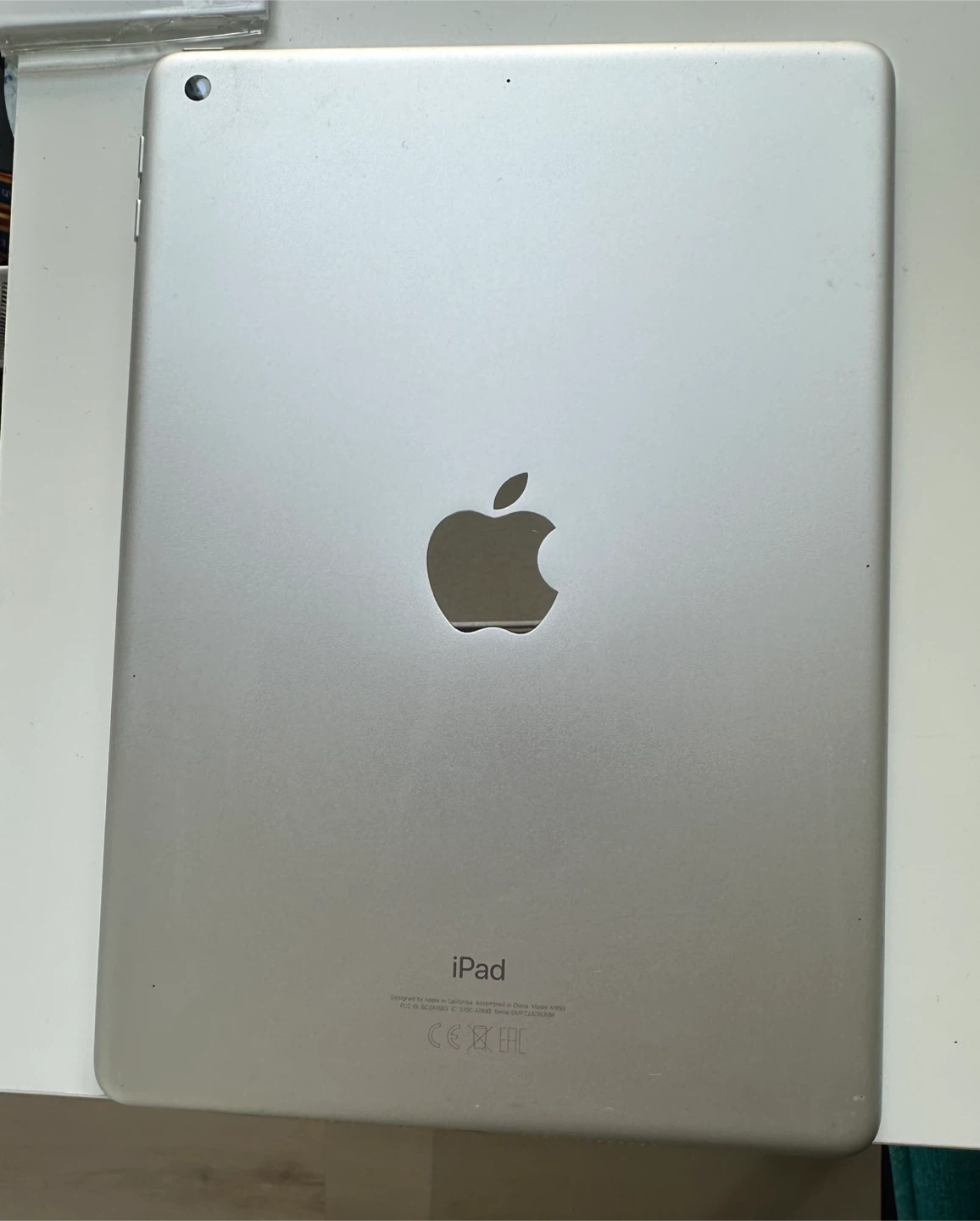 iPad 6 (2018) 32 GB + Targus Case - photo 2