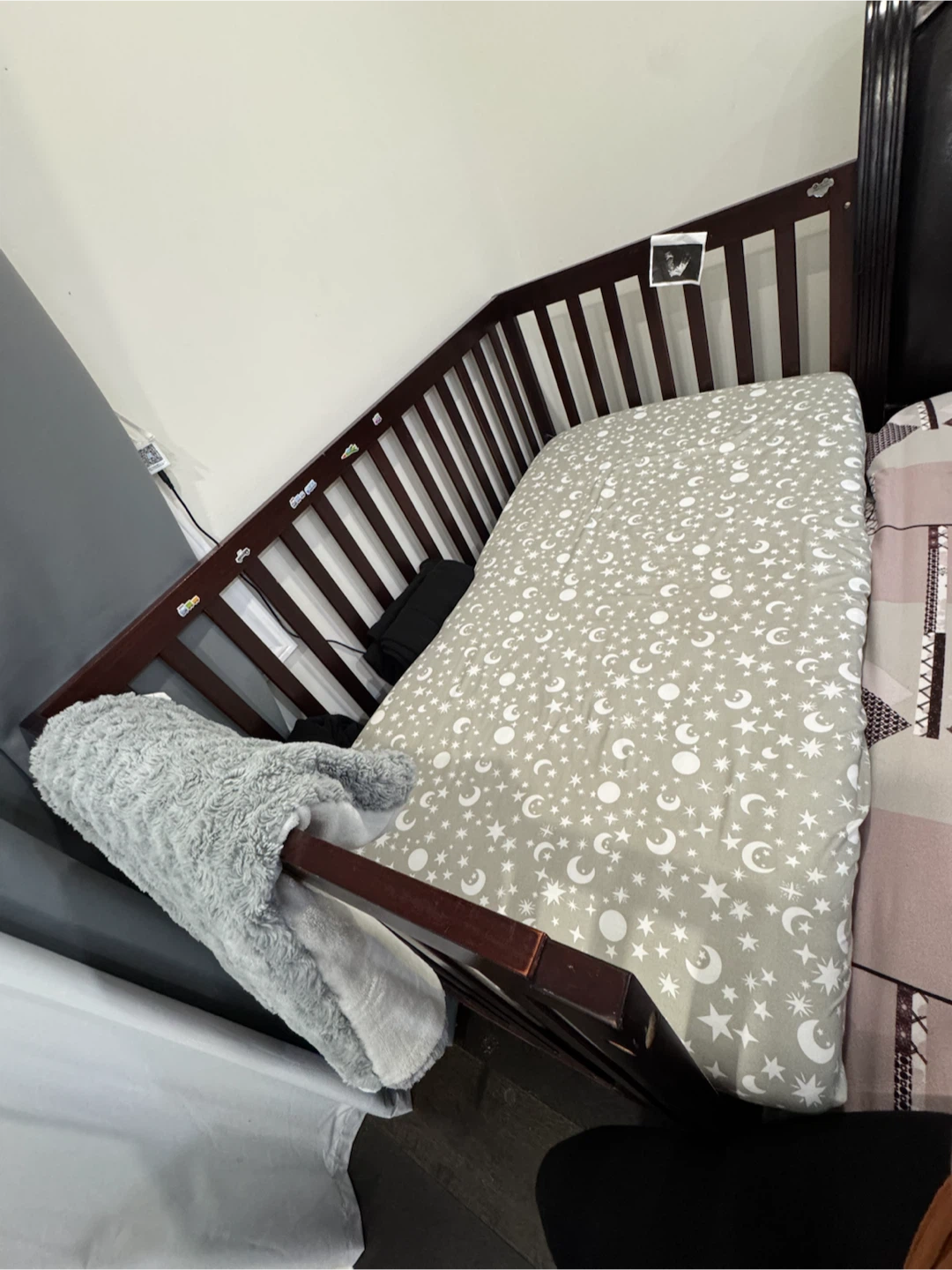Dark Wood Baby Crib - photo 2