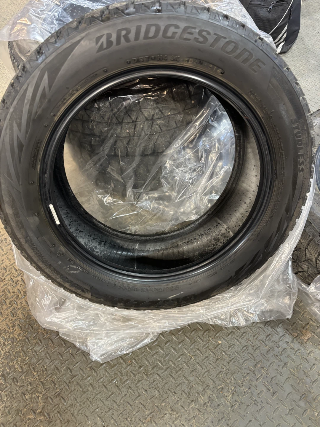Winter tires Bridgestone Blizzak WS80Z Winter Tire 205/55R16