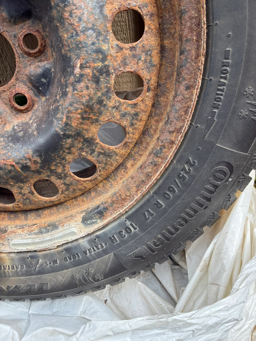 Continental Winter Tires 225/60R17 - photo 3