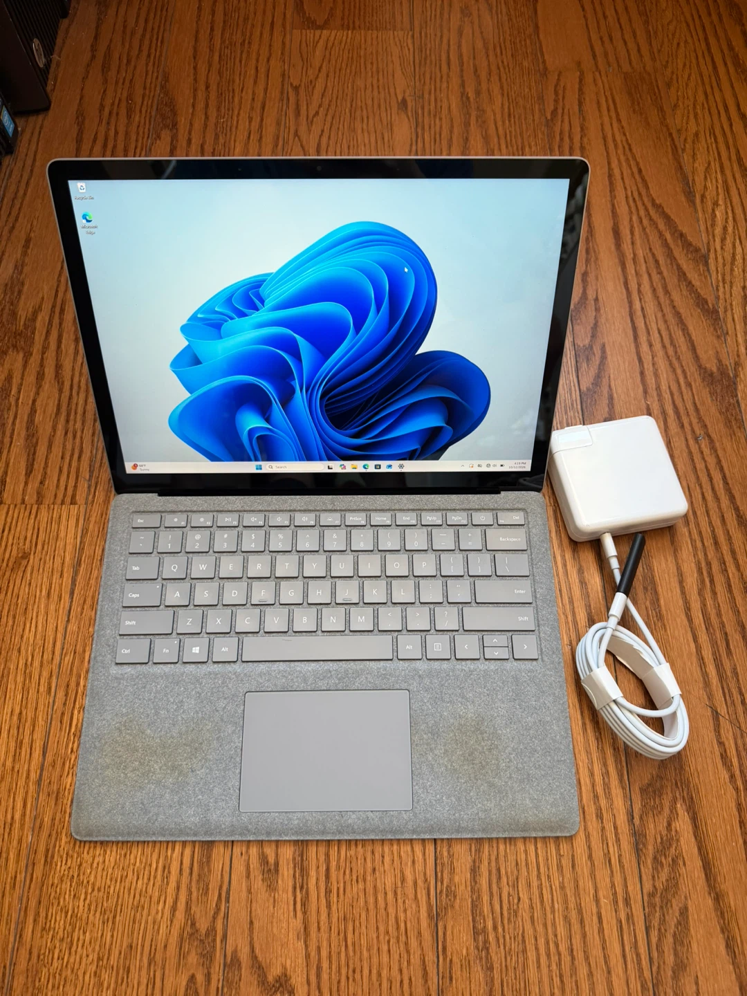 Surface laptop 2 Touchscreen 8GB RAM 256HB SSD Fully Functional