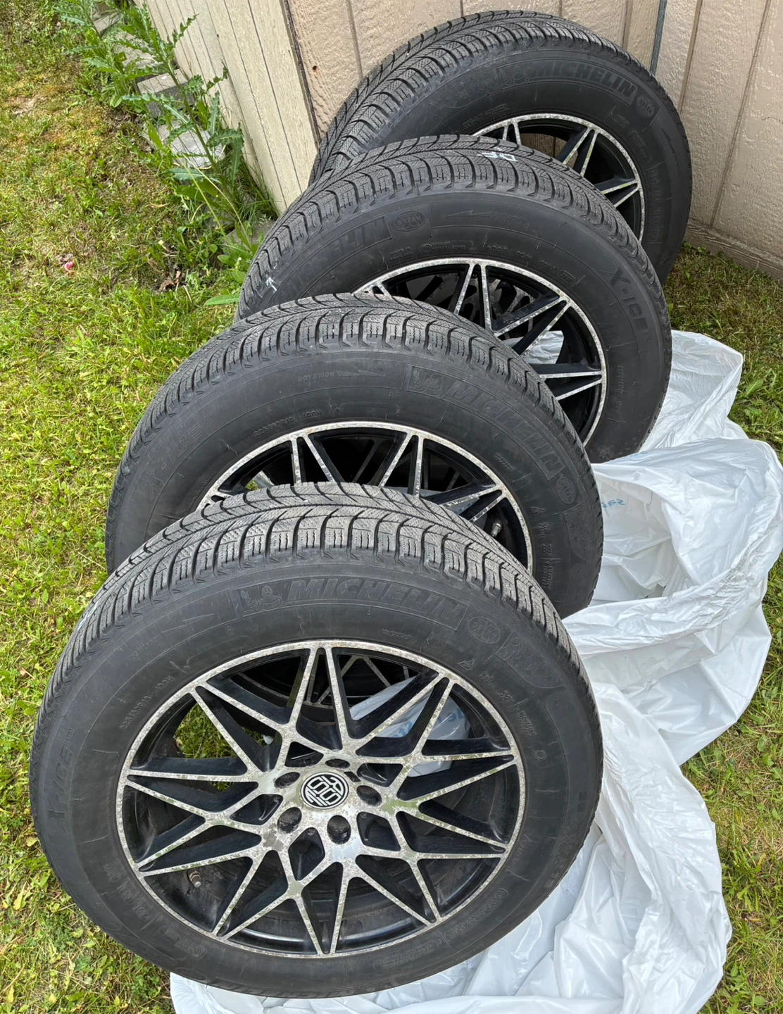 Set of 4 Michelin X-Ice Tires with Rims - photo 2