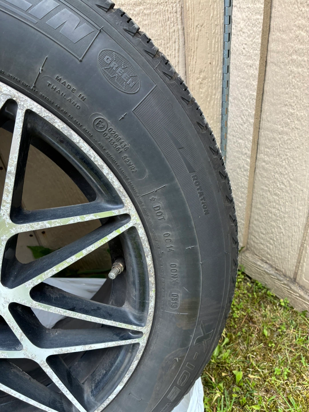 Set of 4 Michelin X-Ice Tires with Rims - photo 4