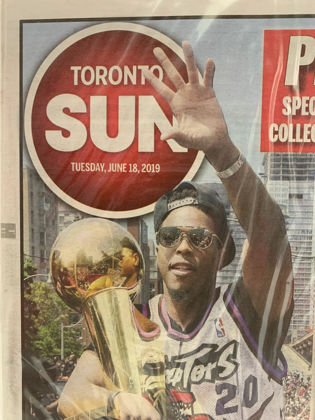 Toronto Sun Raptors Collector's Edition Newspaper - photo 2