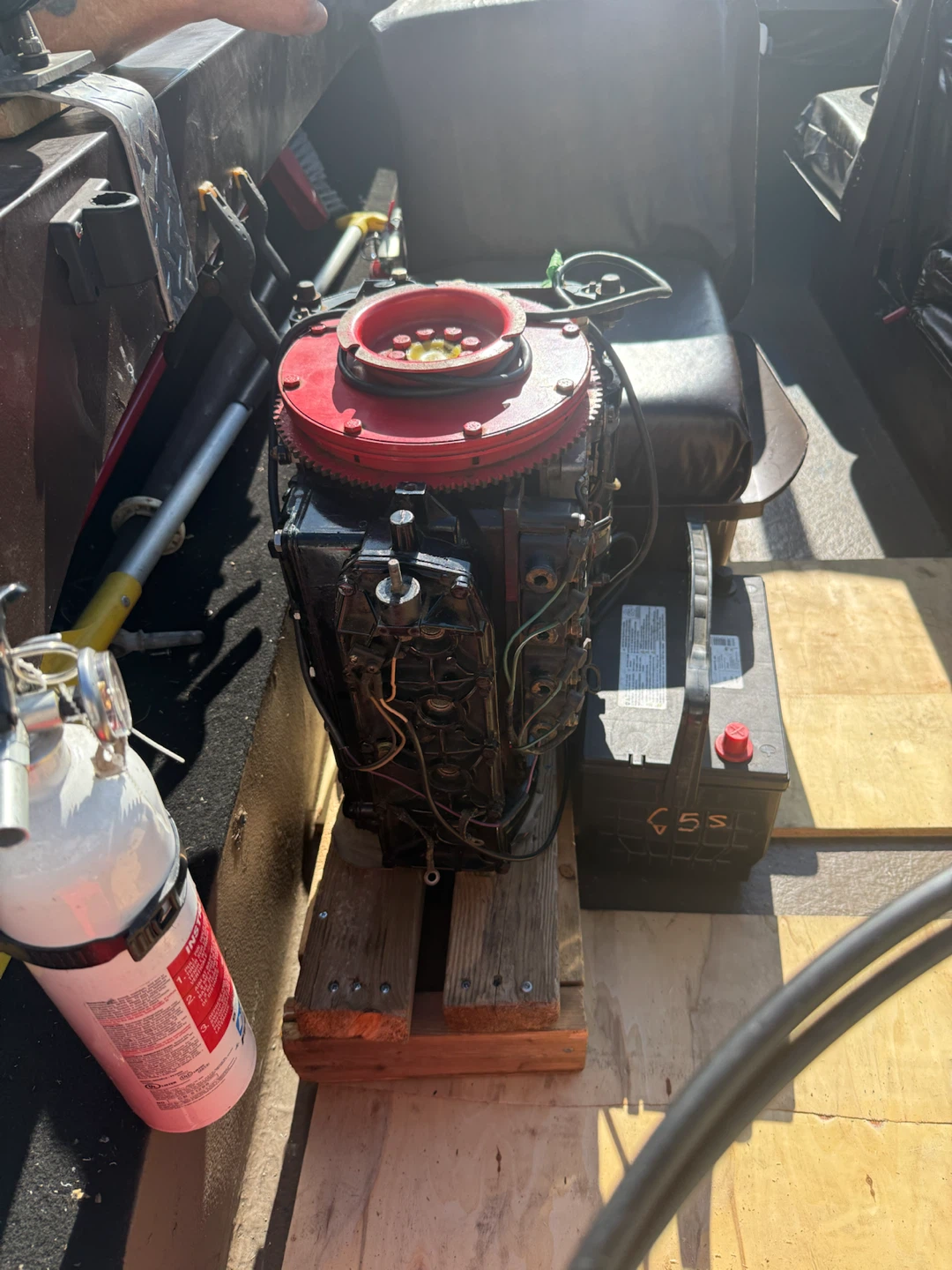 16 FT thermoglass Boat with Trailer and Motor - photo 3
