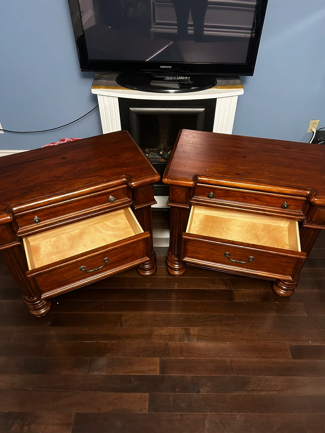 Set of Two Wooden Nightstands - photo 5