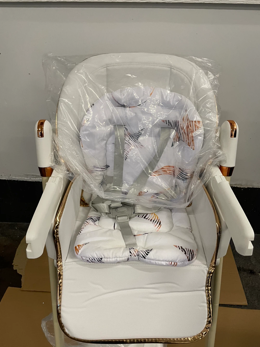 New Baby High Chair with Removable Tray - photo 3