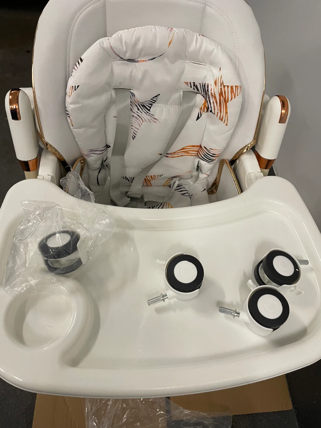 New Baby High Chair with Removable Tray - photo 4