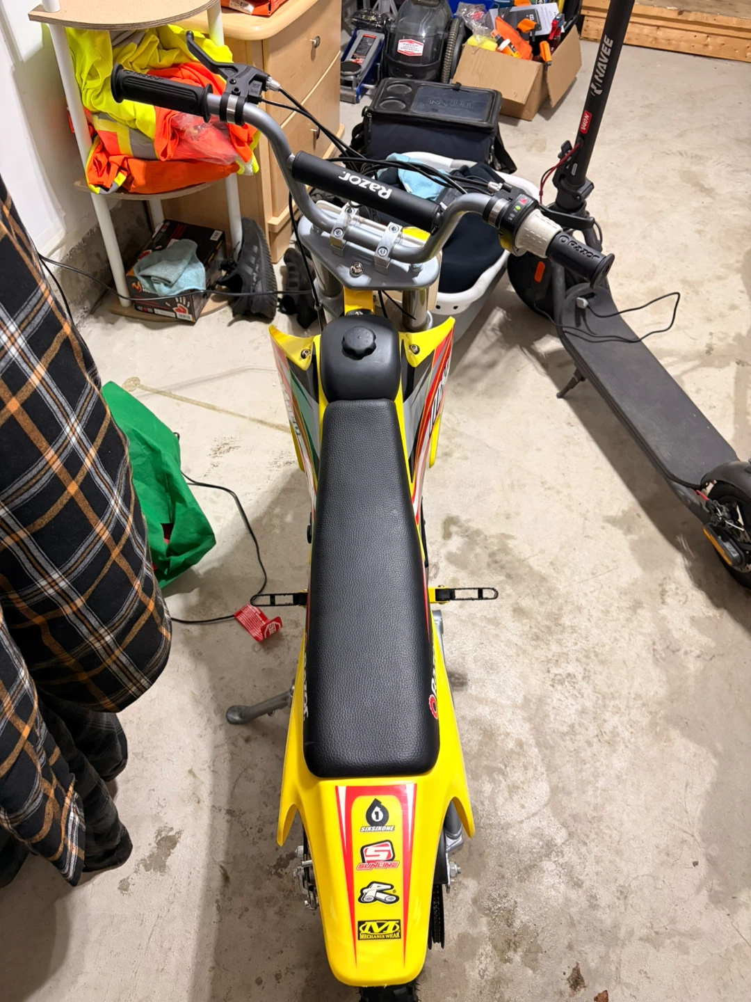 Razor MX650 Electric Dirt Bike - photo 2