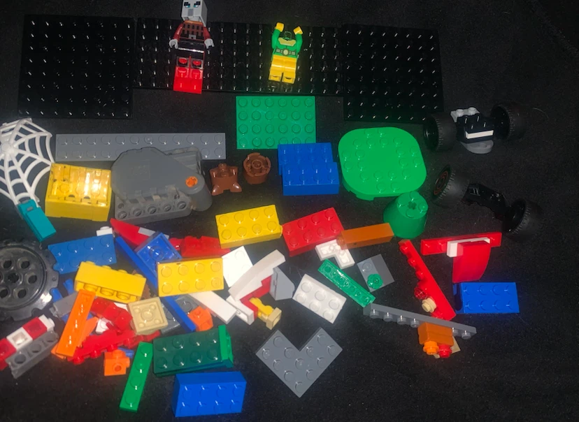 Assorted LEGO Minifigures and Building Bricks - photo 4