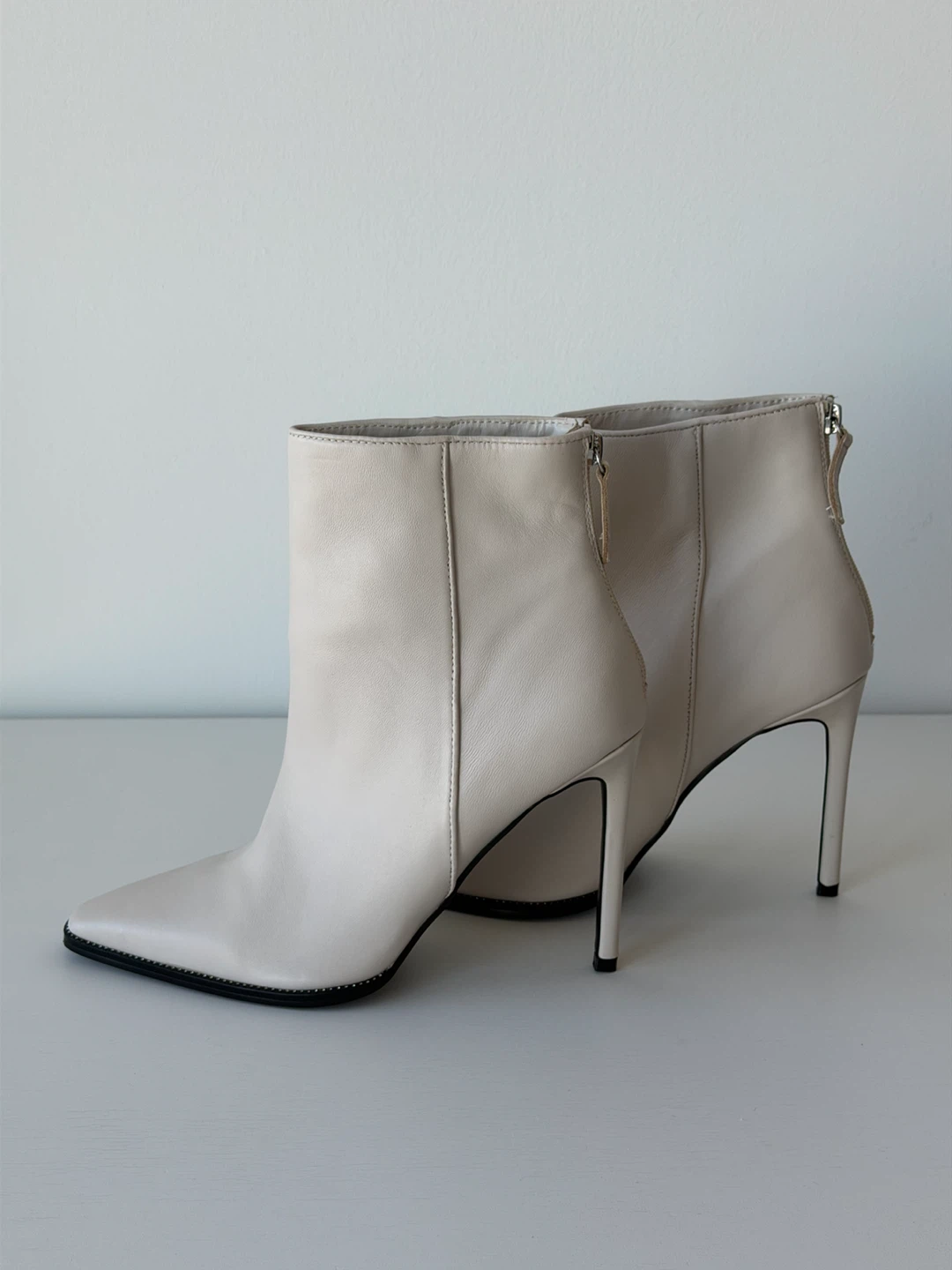 Size 10M STEVE MADDEN off-white leather pointed-toe stiletto ank - photo 2