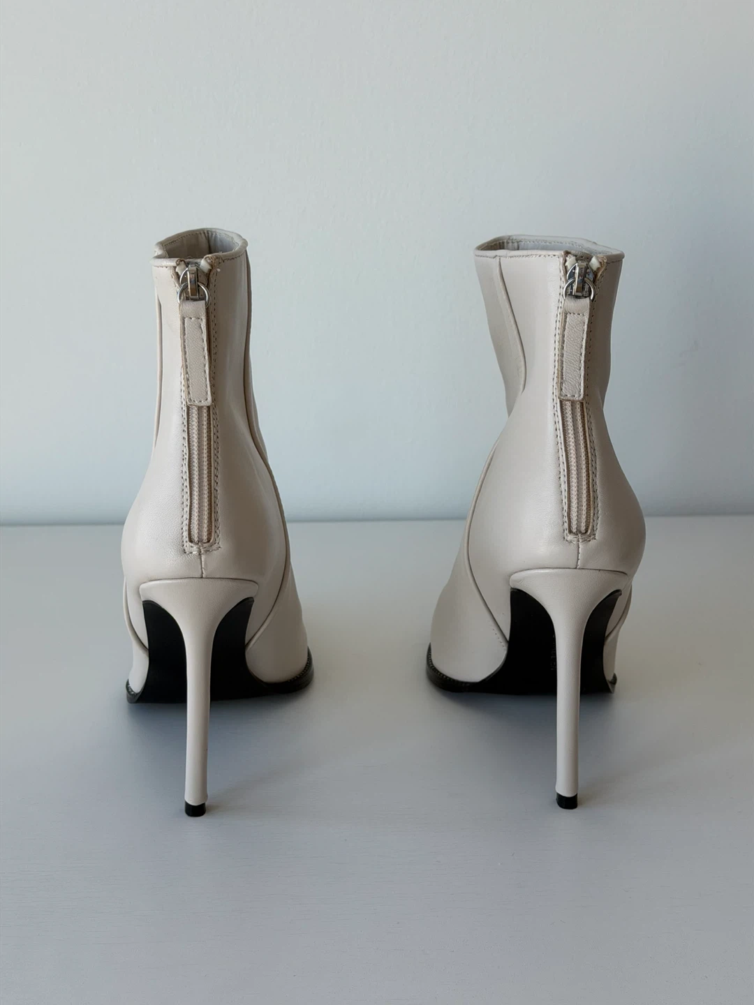 Size 10M STEVE MADDEN off-white leather pointed-toe stiletto ank - photo 4